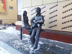 Памятник Владимиру Высоцкому и Марине Влади