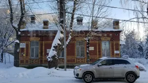 Дом, в котором в 1919-1920 гг. помещался Гатчинский районный комитет РКП(б), а в 1921-1923 гг. — штаб отряда ЧОН при РК РКП(б) (Гатчина)