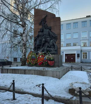 Памятник студентам, преподавателям и сотрудникам Уральского политехнического института, погибшим в Великой Отечественной войне
