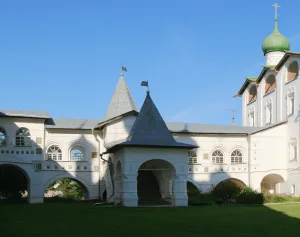 Переход-галерея между Никольским собором и трапезной (Вяжищи)