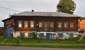 Здание, в котором размещался первый волисполком (Черноисточинск)