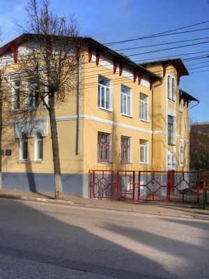Здание, где в Калужском высшем начальном училище работал Циолковский К.Э., 1916-1917 гг. (Калуга)