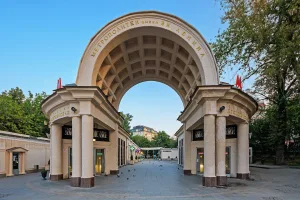 Здание вестибюля метро Кропоткинская