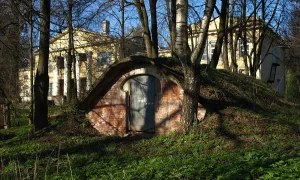 Погреб в парке (Северный)