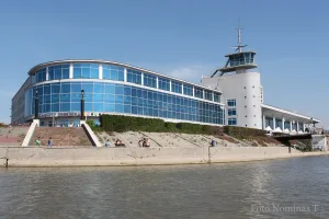 Здание речного вокзала (Омск)