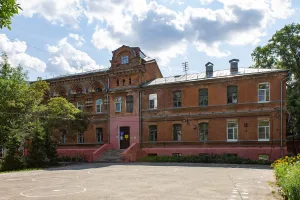 Третья городская общественная богадельня имени Н.Ф. Ходалева с приходской Никольской церковью (Нижний Новгород)