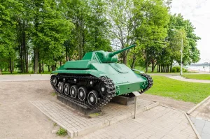 Танк «Т-70м», принимавший участие в освобождении г. Новгорода от немецко-фашистских захватчиков (Великий Новгород)