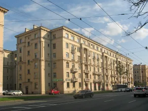 Жилой дом (завода им. Лейтенанта Шмидта)