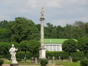 Колонна со статуей Минервы (Вешняки)