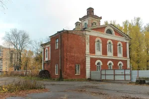Здание канцелярии (управления складом) со звонницей
