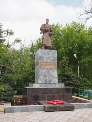 Братская могила советских воинов, погибших в период Сталинградской битвы