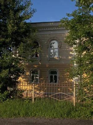 Синагога, образец застройки улицы (Омск)