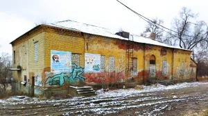 Место, где формировался и размещался железнодорожный взвод коммунистического батальона Совета Народных Комиссаров СССР (Ворошиловский район)