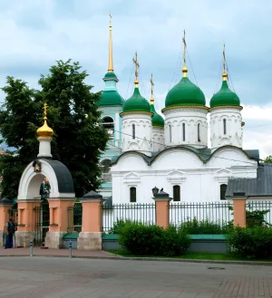 Храм Троицы Живоначальной в Листах