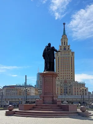 Памятник Павлу Мельникову