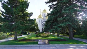 Братская могила воинов 13-й гвардейской и 284-й стрелковых дивизий, погибших в боях с фашистскими захватчиками