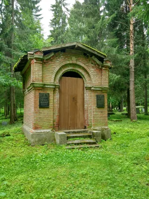 Усыпальница супругов Халлонблад (Сортавала)