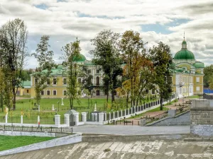 Балкон с парапетом набережной сада (Тверь)