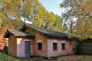 Каменная кладовая жилых офицерских домов (Омск)