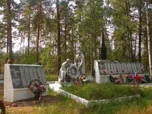 Братское кладбище советских воинов, погибших в годы советско-финляндской и Великой Отечественной войн. Среди захороненных — Герой Советского Союза В.С. Сухов (1925-1944)