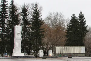Памятник воинам-землякам, погибшим в годы Великой Отечественной войны 1941-1945 гг. (Крутинка)