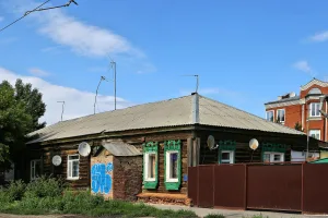 Жилой дом, образец застройки улицы (Омск)