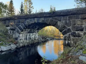 Арочный железнодорожный мост через Каартойоки (Лоймольское с.п.)