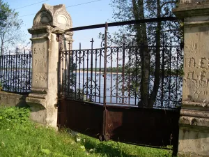 Ограда с воротами (Сольвычегодск)