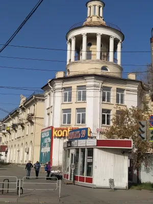 Здание молодёжного общежития с магазином (Челябинск)