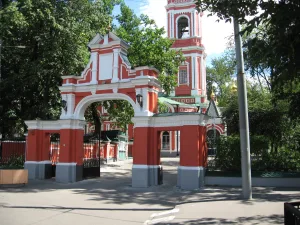 Ограда с северными воротами (Тверской)