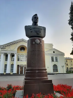 Бюст дважды Героя Советского Союза К.К. Рокоссовского (Великие Луки)