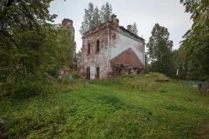 Никольская церковь с колокольней (Спас-Ухра)