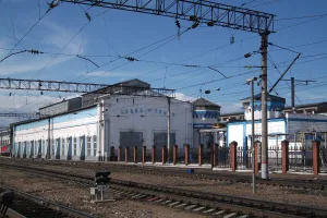 Здание старого паровозного депо, которое в годы трех русских революций являлось местом активных революционных выступлений трудящихся и населения Верхнеудинска