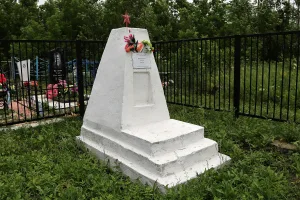 Могила партизан, погибших в боях с белогвардейцами (Нововоскресенка)