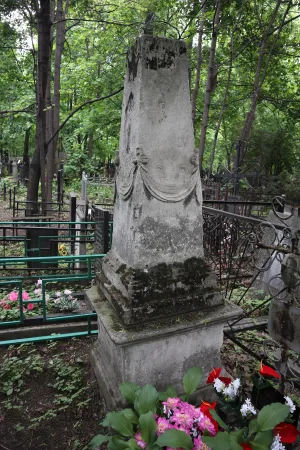 Художественное надгробие на могиле С.И. Розова (Алексеевский)