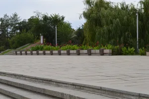 Тумбы с землёй городов-героев и Брестской крепости (Центральный район)