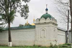 Фрагмент восточной кирпичной ограды с угловой башней (Нижний Новгород)
