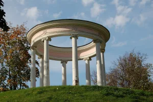Беседка на горке «Парнас» (фрагменты деревянного фундамента) (Останкинский)