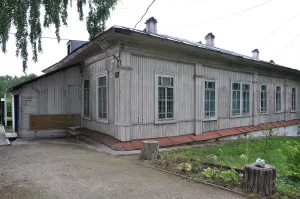 Здание бывшей земской уездной больницы, где в 1886-1909 гг. работал врач М.И. Мизеров (Красноуфимск)