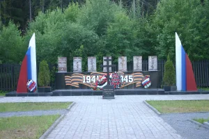 Братское кладбище советских воинов, погибших в борьбе с фашистами, среди которых Герой Советского Союза С.Н. Поляков (1908-1943) (Агалатово)