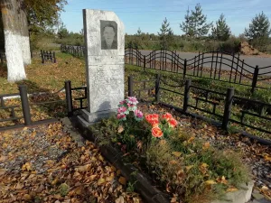 Могила Героя Советского Союза А.Ф. Белова (1933-1980) (Фурманов)