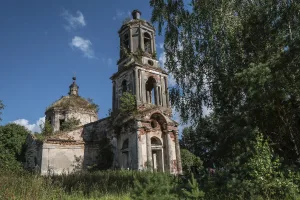 Церковь Никитская с иконостасом (Лозьево)