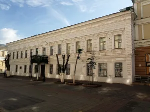 Городская усадьба Е.И. Иванова. Дом с лавками (Оренбург)