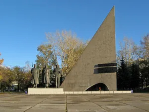 Монумент Победы (Обелиск воинам-архангельцам, павшим в боях за Родину в Великой Отечественной войне 1941-1945 гг.) (Архангельск)