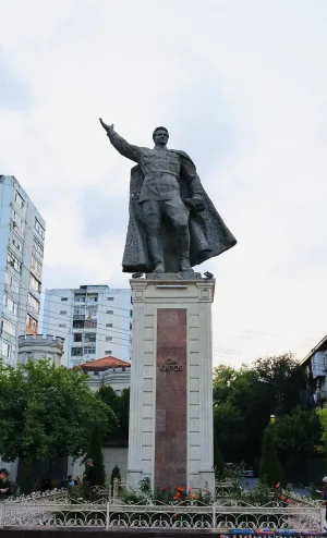 Памятник С.М. Кирову (Махачкала)