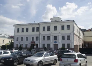 Каменный двухэтажный дом с подвалом