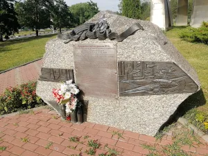 Памятник бронированному штурмовику ИЛ-2