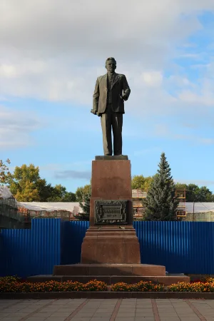Памятник М.И. Калинину (Тверь)