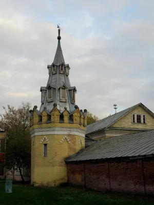 улица Преображенский Вал 17 c6, Четыре башни и два прясла стены