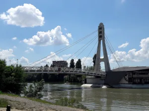 Поцелуев мост